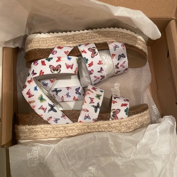 NWT GIRLS SIZE 13 STEVE MADDEN JKIMMIE BUTTERFLY SANDALS - Picture 3 of 11